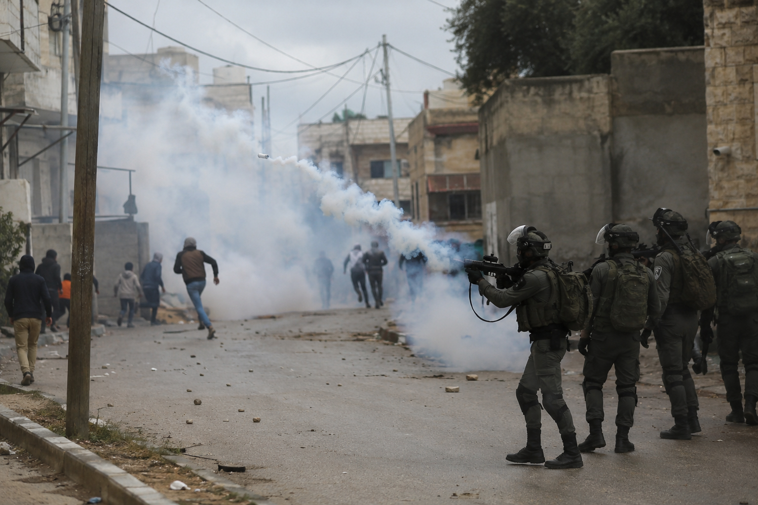 Israeli Forces Use Tear Gas During Raid in Dheisheh Refugee Camp