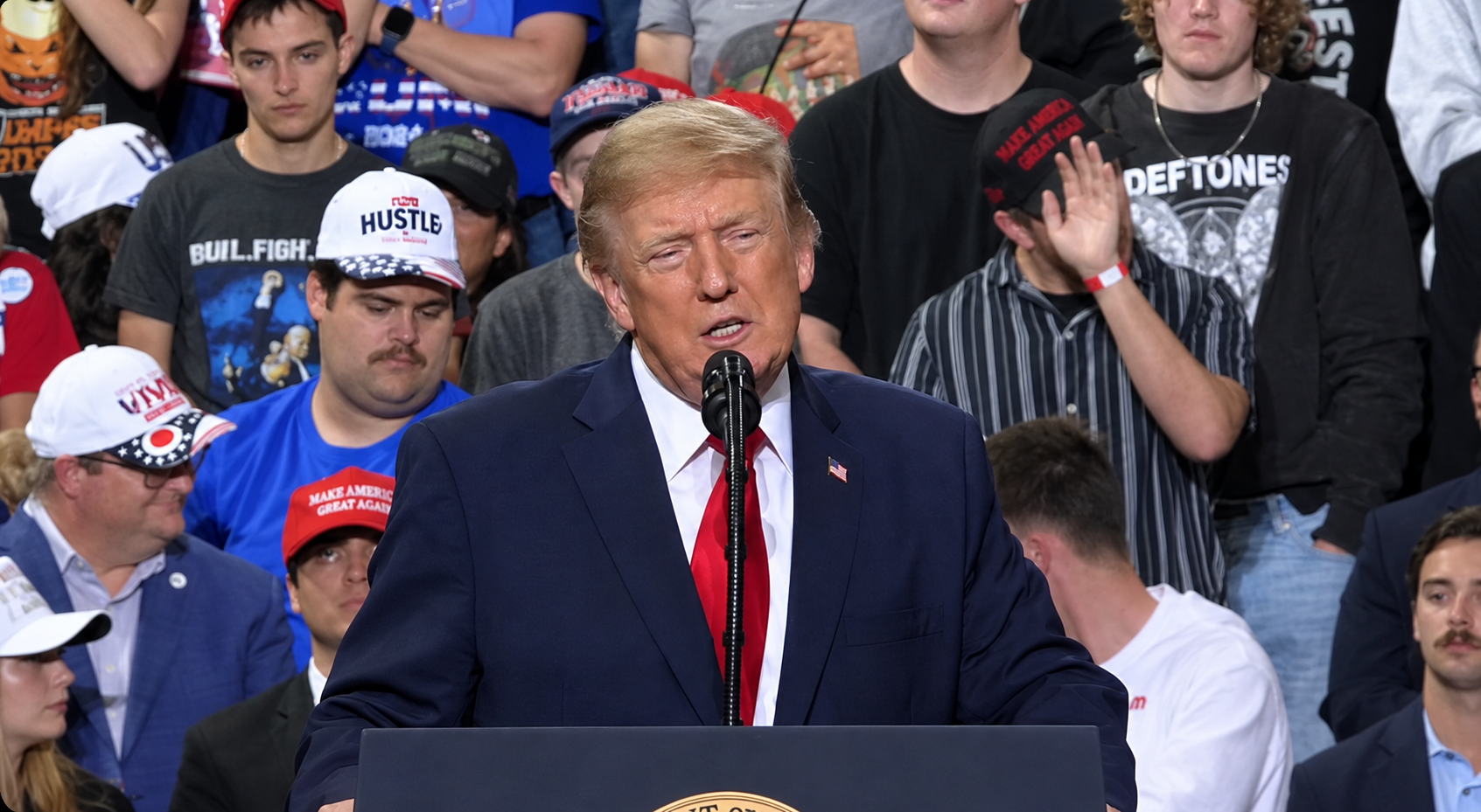 Trump Holds Ohio Rally, Targets Immigration and Urges Support for Republicans